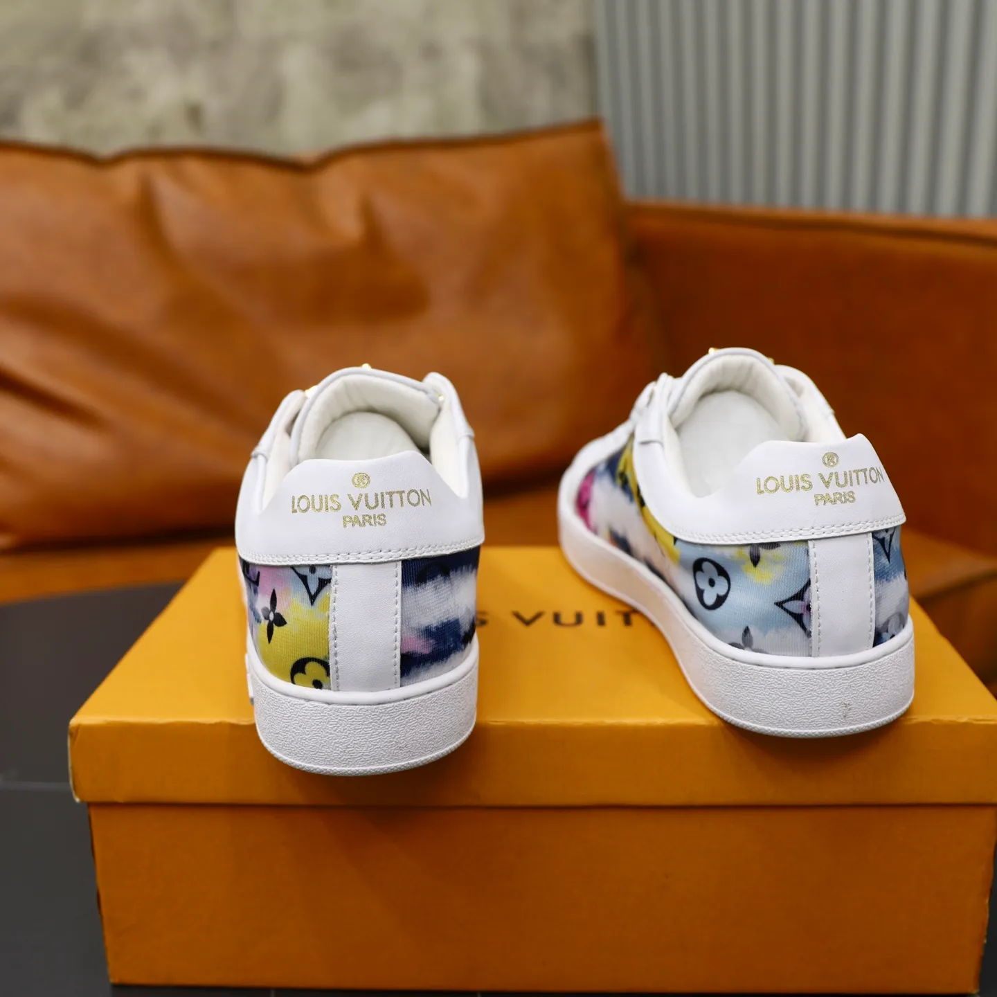 Ex-factory price: 400💰🙅‍♂️🙅‍♂️🙅‍♂️ Brand: LV Louis Vuitton Standard code: 38-44 (45 customized) Grade: Same as the official website Material: Original material splicing Comfortable and breathable lining Lightweight and wear-resistant sports outsole Style category: Men's fashionable casual shoes Running sneakers Distinguished luxury brand elements Top luxury Color: actual picture color
